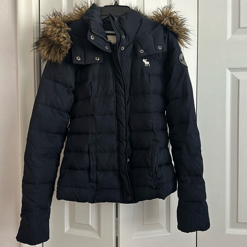 Lightly worn Abercrombie & Fitch down jacket.